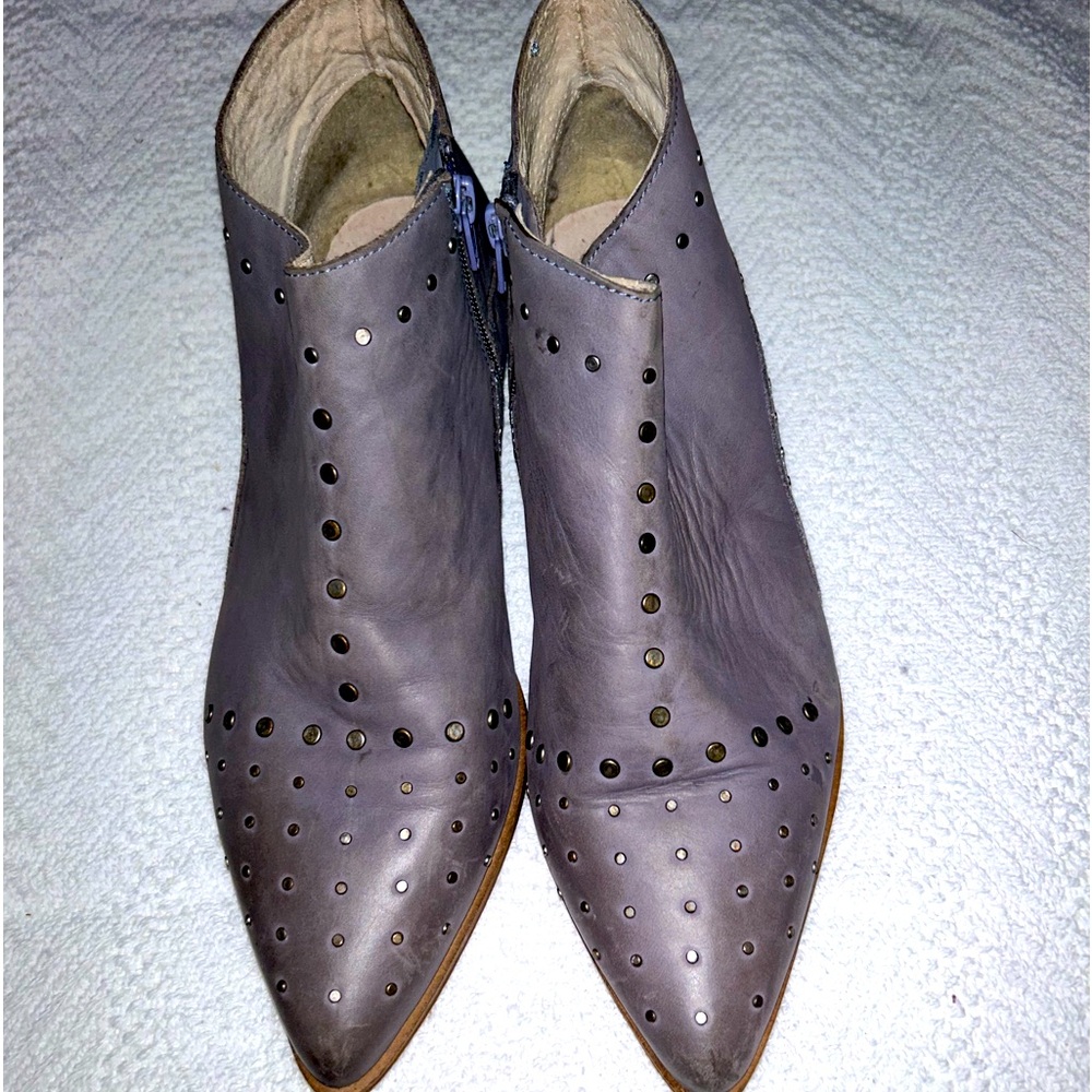 Franko Sarto Aquarian Boots
Womens 39/9 Stud Distressed
Gray Suede Bootie Shoes